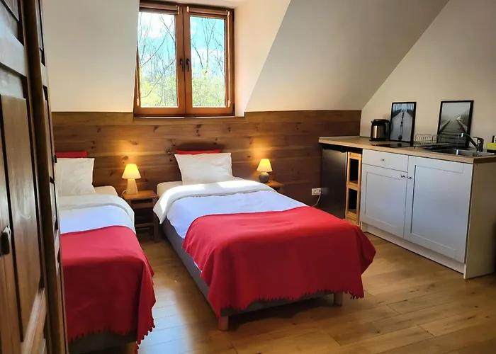 To Tutaj شكلارسكا بوريبا